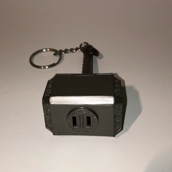 🔨 4/$25 MARVEL THOR’S HAMMER KEYCHAIN CINEPLEX THEATRES PROMO 🔨 - Picture 2 of 4